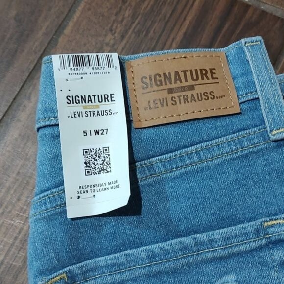 NWT Levi 5 mom jeans distressed high rise - Picture 3 of 5